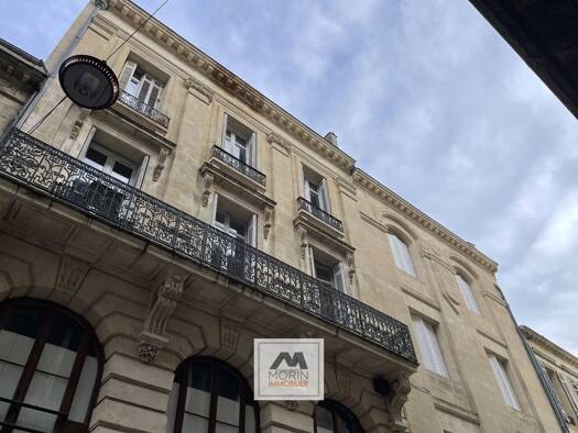 Appartement à vendre 220 500 € 1 pièce 42,3 m² Étage 3/4 Centre ville Bordeaux 33000