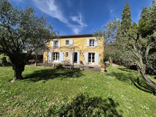 Maison à vendre 650 000 € 6 pièces 3 chambres 170 m² 1 297 m² de terrain Eyragues 13630