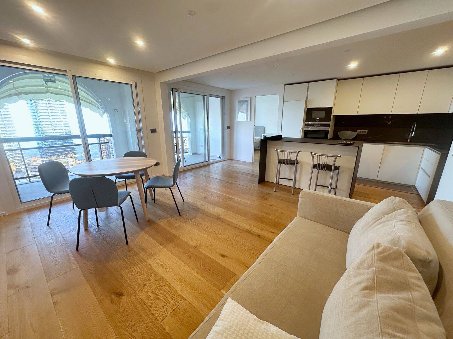 Appartement 4 pièces 90 m² · à Beausoleil · 90 m² · 3 800 €/mois