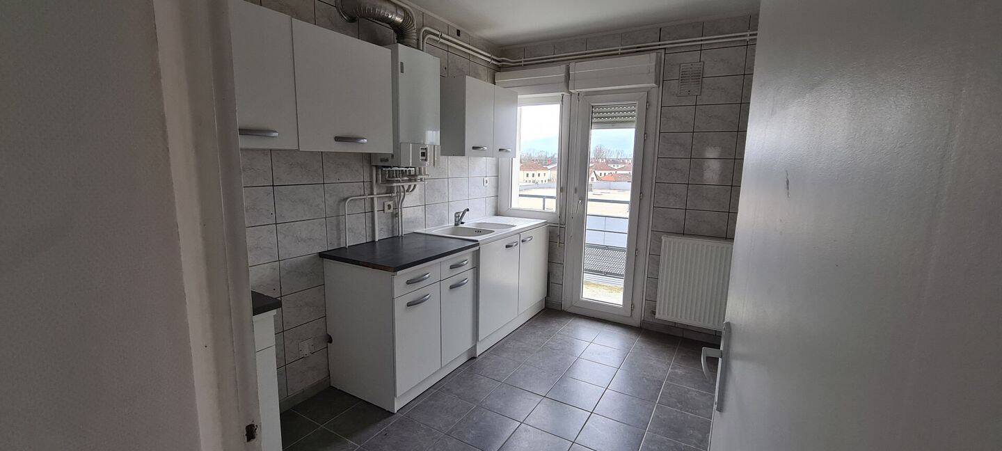 Appartement 5 pièces 85 m² · à Gray · 84,9 m² · 565 €/mois