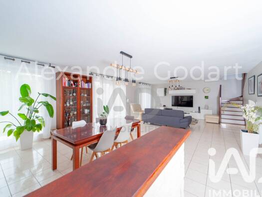 Maison à vendre 545 000 € 8 pièces 5 chambres 211 m² 603 m² de terrain Les Hauldres Ouest Moissy-Cramayel 77550