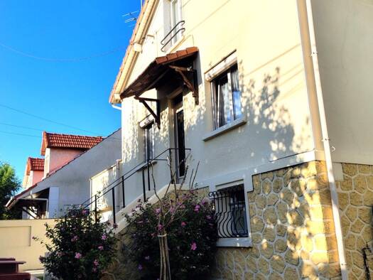 Maison à vendre 299 000 € 4 pièces 2 chambres 79 m² 319 m² de terrain Plain Champs-Clos Roger-Noue Brossard Chelles 77500