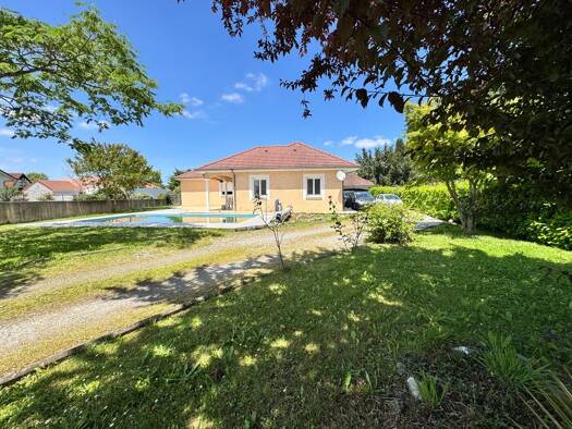 Maison de plain-pied à vendre 299 000 € 5 pièces 4 chambres 140 m² 1 126 m² de terrain Sauvagnon 64230