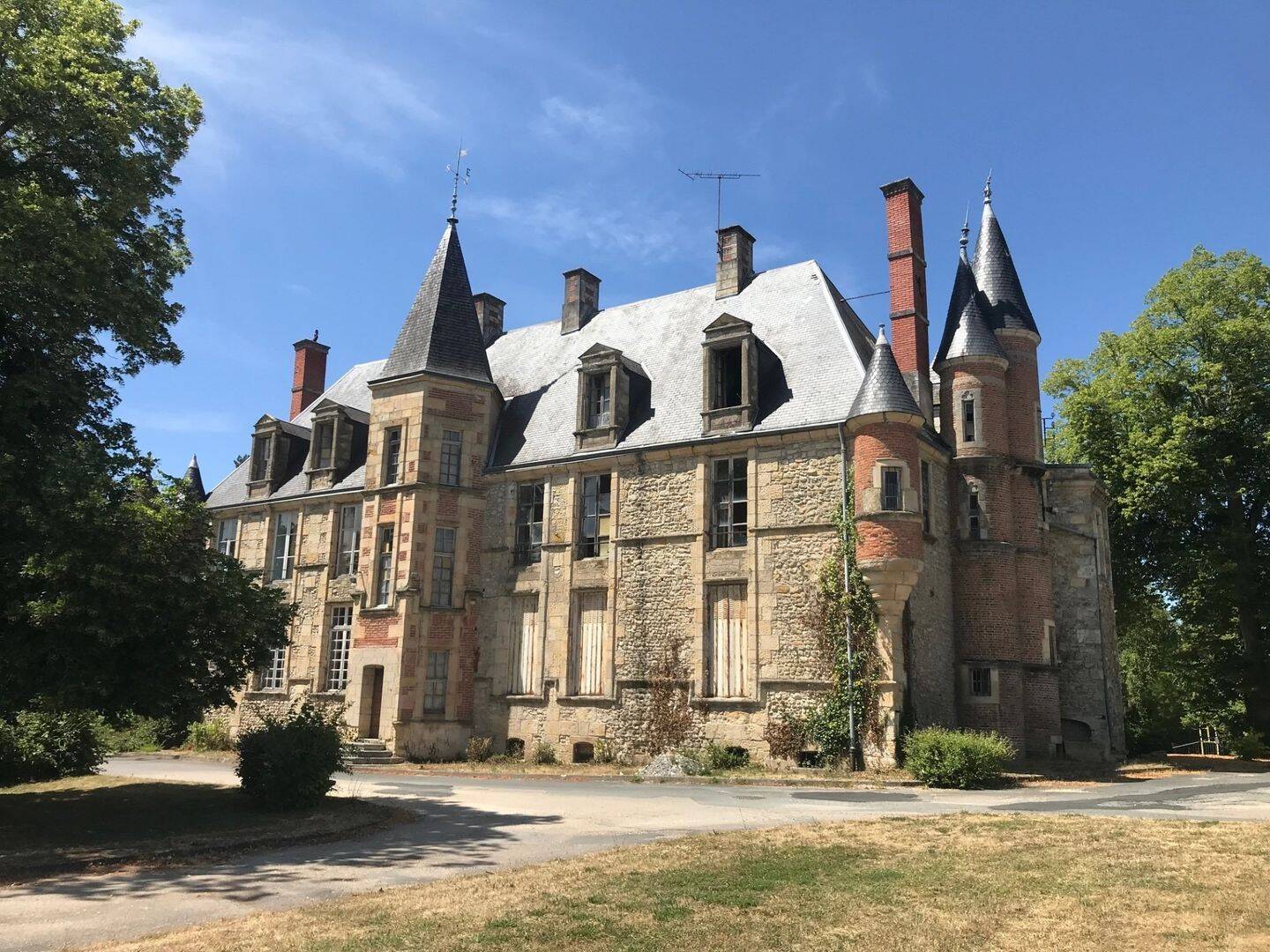 Maison 18 pièces 450 m² · à Vierzon · 450 m² · 430 000 €