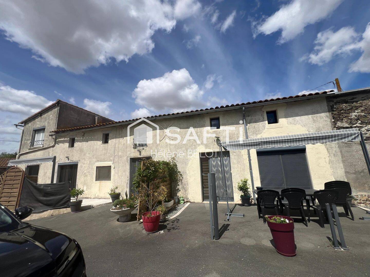 Maison 12 pièces 300 m² · à Monsireigne · 300 m² · 349 000 €