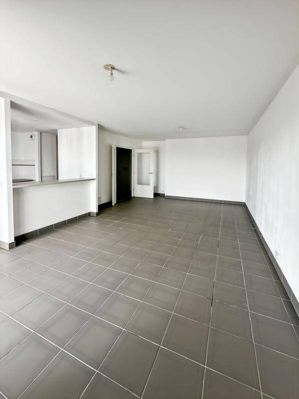 Appartement 3 pièces 84 m² · à Saint-Pierre-des-Corps · 83,6 m² · 737 €