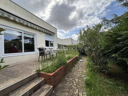 Maison à vendre 175 000 € 5 pièces 4 chambres 119 m² 500 m² de terrain Commerce-Marchoux Fontenay-le-Comte 85200