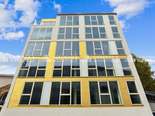 Espace bureau à vendre 5 500 000 € 1 271 m² de bureaux divisible de 140 m² à 930 m² Bleuzen Vanves 92170