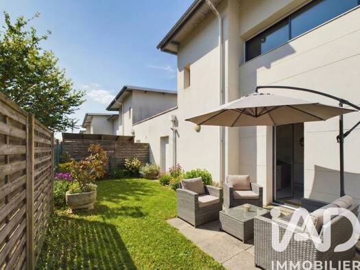 Maison de ville à vendre 298 900 € 3 pièces 2 chambres 74 m² 160 m² de terrain Saint Eloi La Rochelle 17000