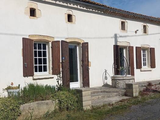 Maison à vendre 238 000 € 5 pièces 5 chambres 236 m² 911 m² de terrain Saint-Bonnet-sur-Gironde 17150