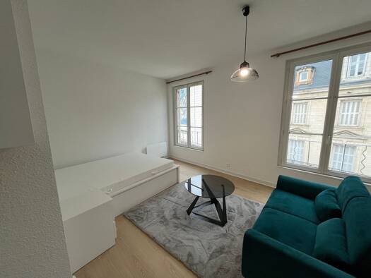Appartement à louer 550 € 1 pièce 25 m² Étage 3/43 disponible dès maintenant Montbernage-Pont Neuf Poitiers 86000