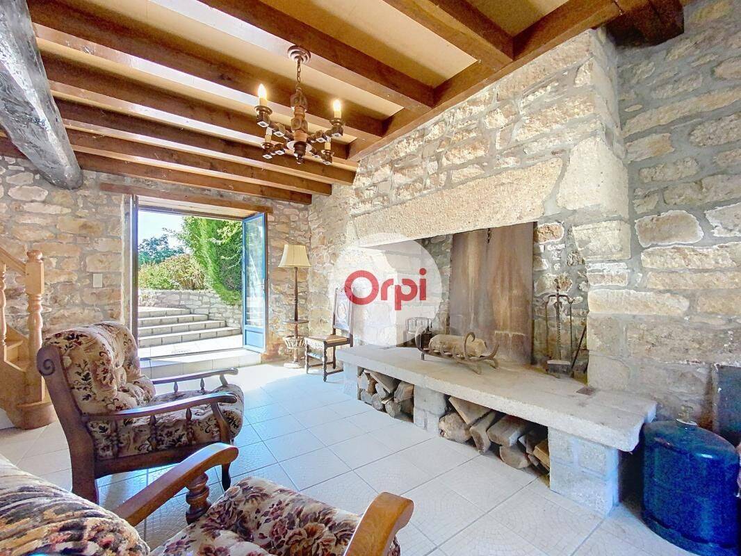 Maison 7 pièces 194 m² · à Le Guerno · 194 m² · 253 200 €