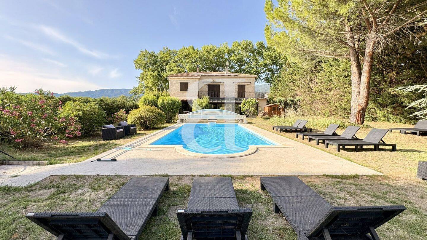 Maison 7 pièces 250 m² · à Bédoin · 250 m² · 884 000 €