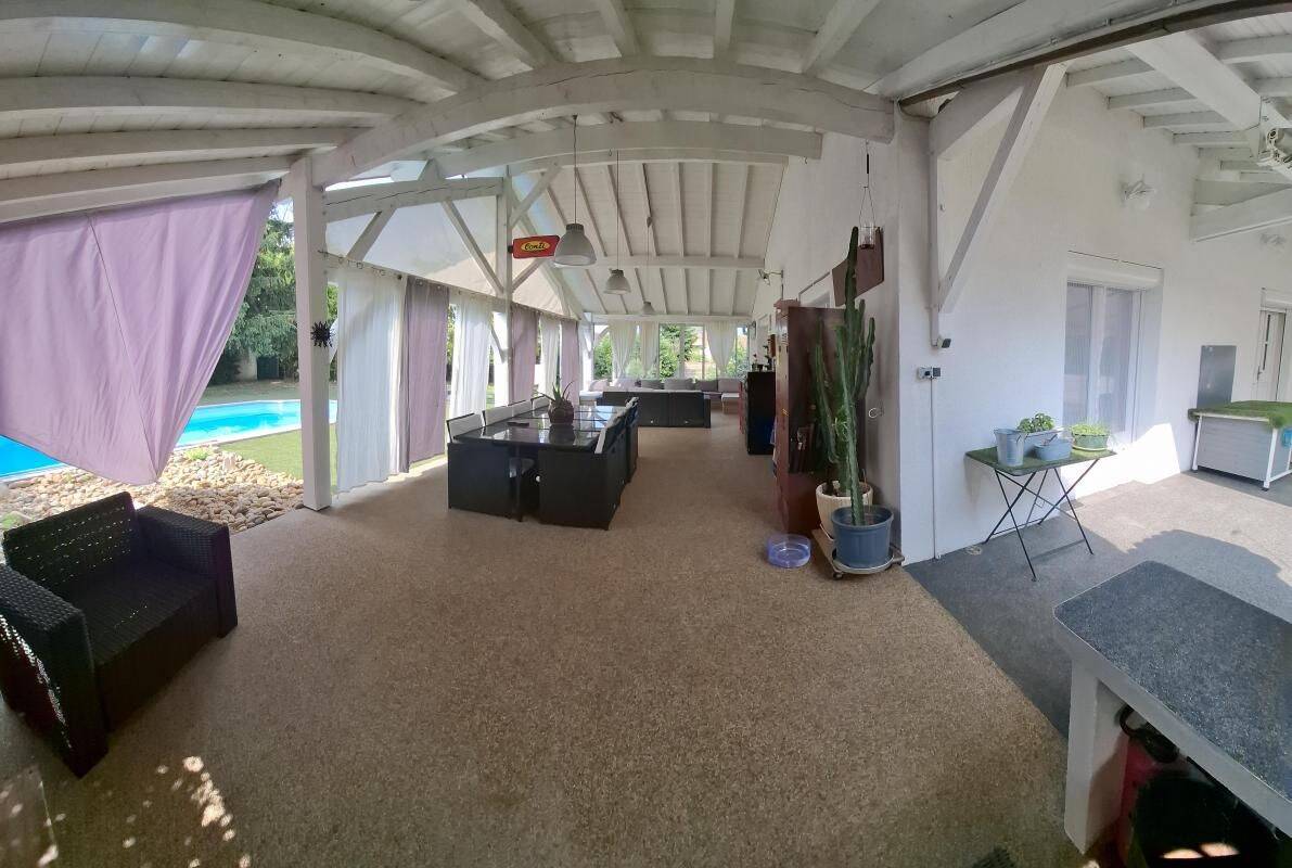 Maison 7 pièces 210 m² · à Saint-Georges-de-Reneins · 210 m² · 445 000 €