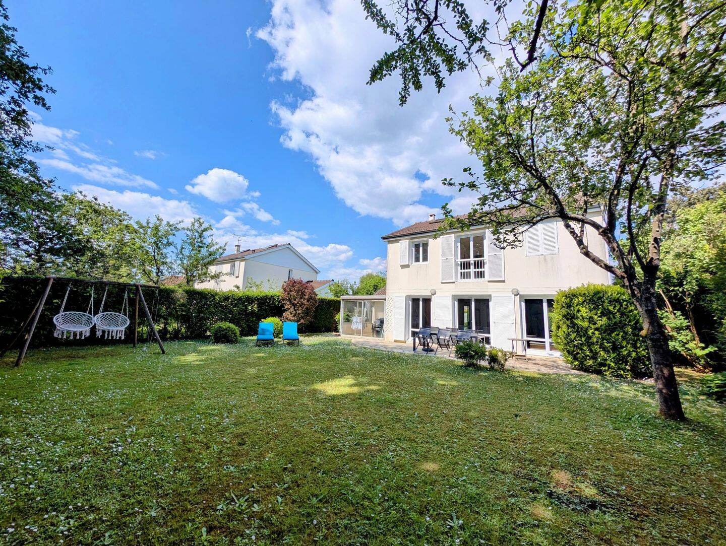 Maison 6 pièces 145 m² · à Le Mesnil-Saint-Denis · 145 m² · 529 000 €