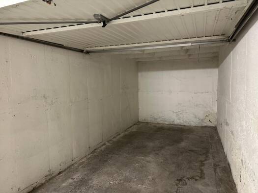 Parking à louer 80 € 13 m² Bourgogne-Pasteur Orléans 45000