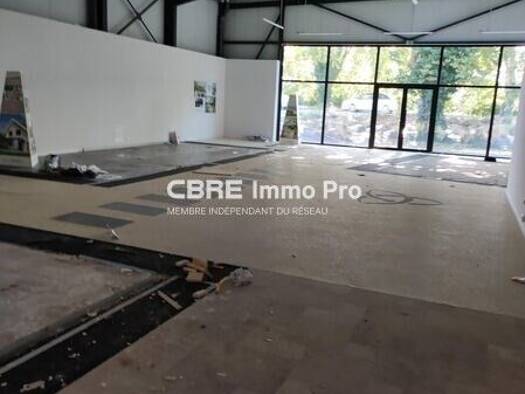 Local commercial à louer 4 120 € 350 m² de surface de vente Bessines 79000