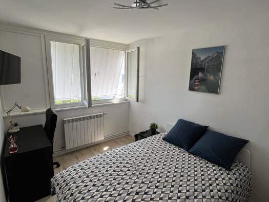 Appartement à louer 450 € 5 pièces 4 chambres 81 m² Étage 4/4 Le Village Saint-Martin-d'Hères 38400