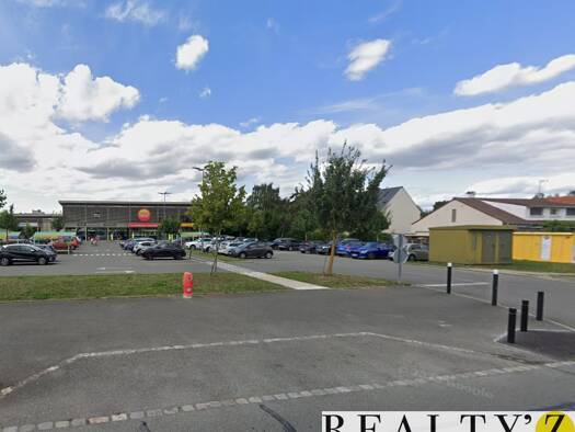 Boutique à louer 3 344 € 2 pièces 133 m² de surface de vente Centre Ville-Bouviers Guyancourt 78280