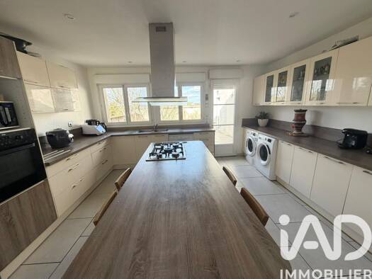 Maison à vendre 195 990 € 6 pièces 5 chambres 142 m² 254 m² de terrain Chancellerie Bourges 18000