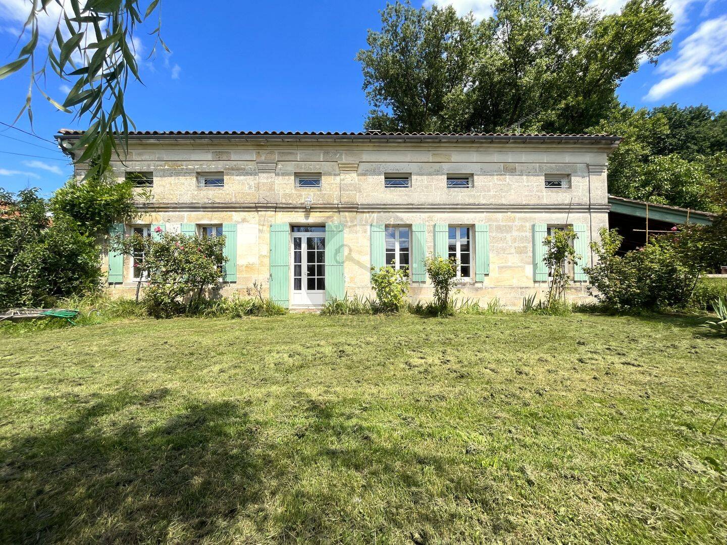 Maison 6 pièces 220 m² · à Les Peintures · 220 m² · 308 000 €
