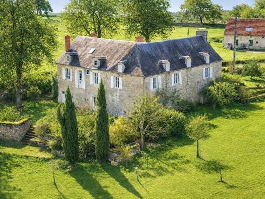 Maison à vendre 422 000 € 7 pièces 6 chambres 195 m² 11 112 m² de terrain Les Quatre-Routes-du-Lot 46110