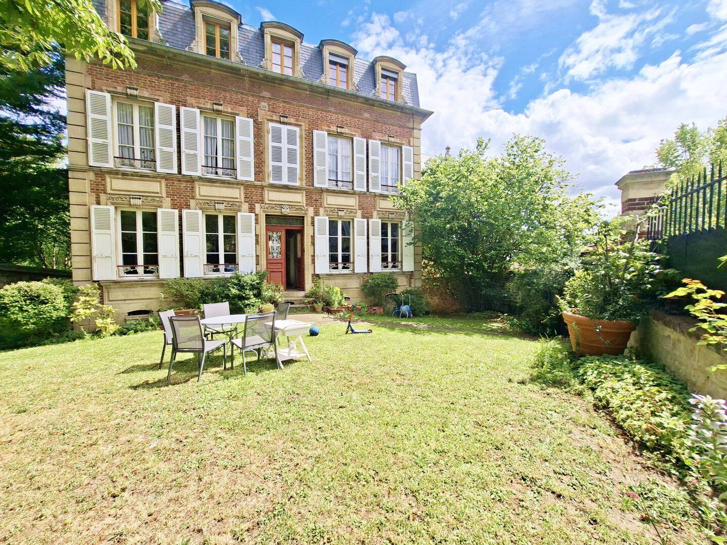 Maison 10 pièces 238 m² · à Pontoise · 238 m² · 798 000 €