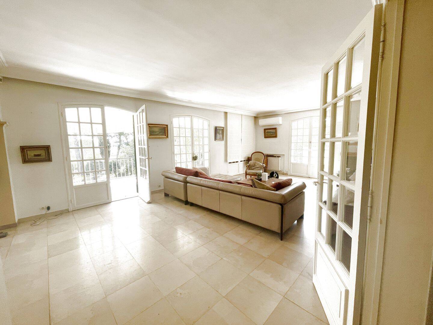 Maison 10 pièces 280 m² · à Marseille 12ème Arrondissement · 280 m² · 870 000 €