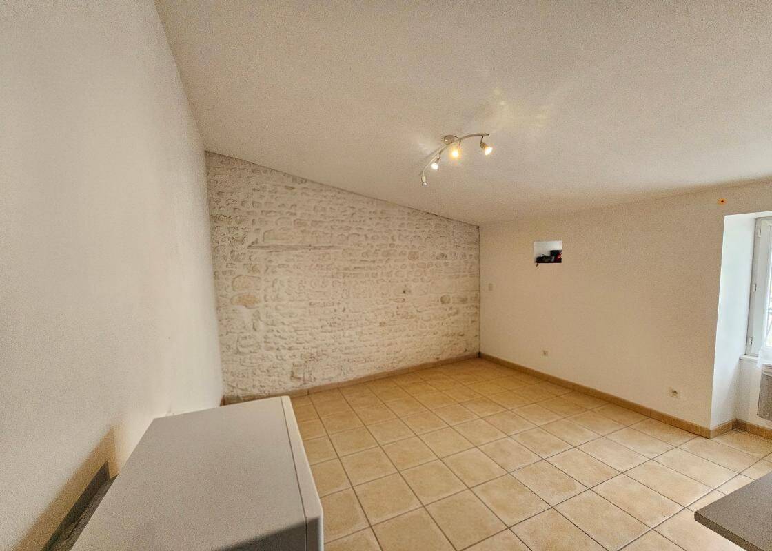 Appartement 1 pièce 23 m² · à Pont-l'Abbé-d'Arnoult · 23,1 m² · 370 €/mois