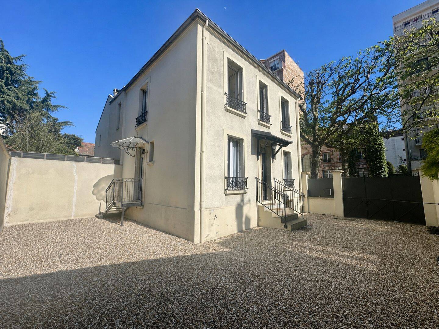Maison 5 pièces 101 m² · à Courbevoie · 100,8 m² · 840 000 €