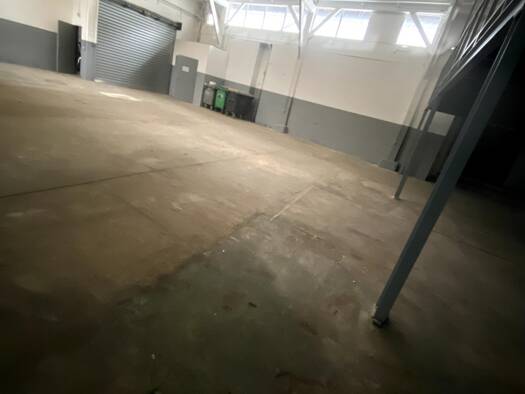 Local d'activités à vendre 780 000 € 874 m² d'espace de stockage Corbeil-Essonnes 91100