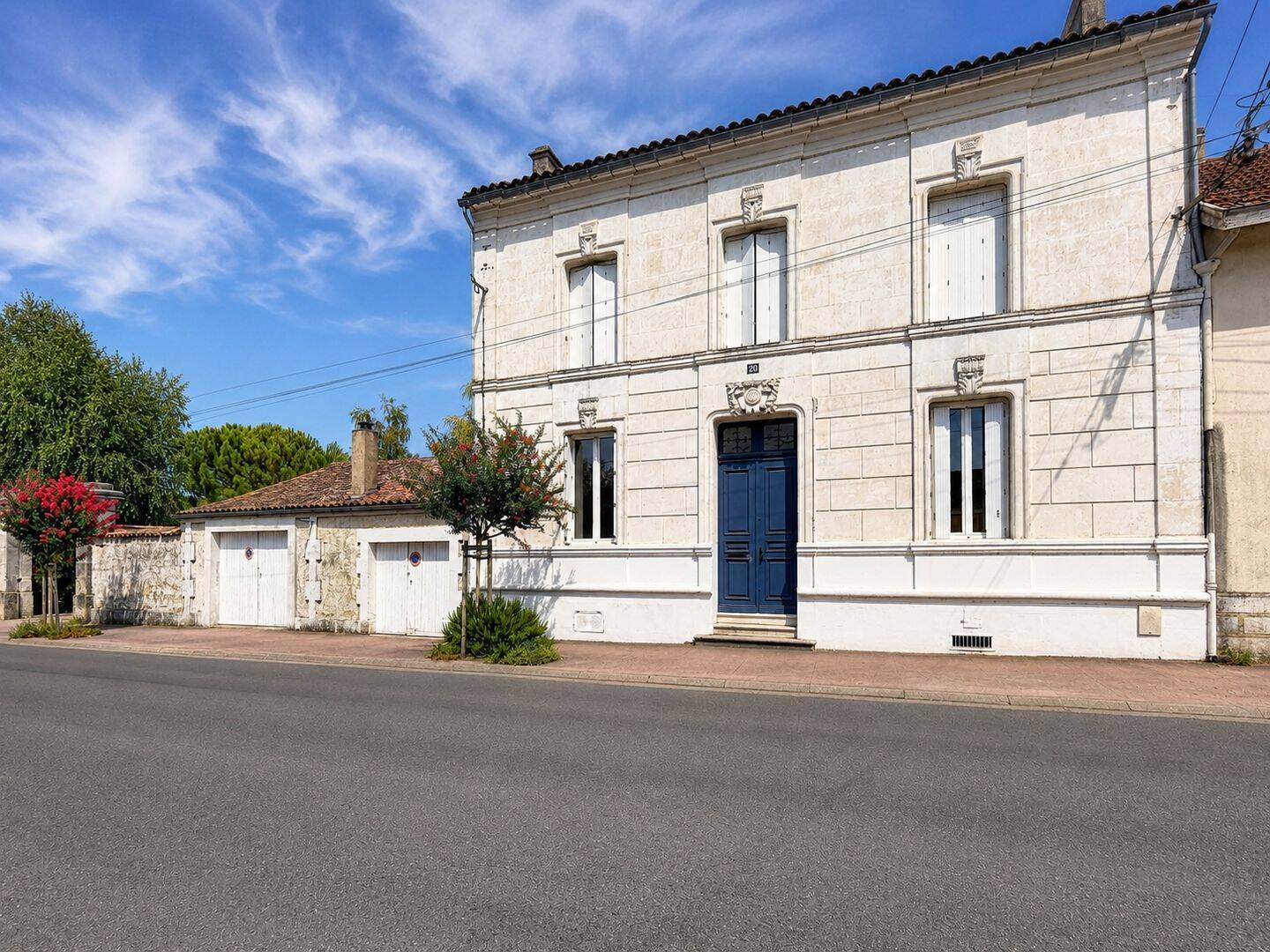 Maison 8 pièces 178 m² · à Jarnac · 178 m² · 298 000 €