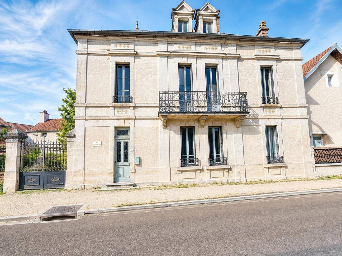 Maison 9 pièces 194 m² · à Leuglay · 193,6 m² · 106 500 €