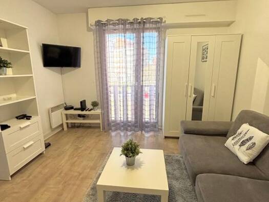 Appartement à louer 550 € 1 pièce 23,8 m² 1er étage Haut-Saint Pierre Dax 40100