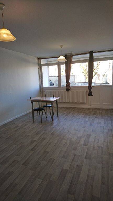 Appartement 1 pièce 30 m² · à Oyonnax · 30 m² · 380 €/mois
