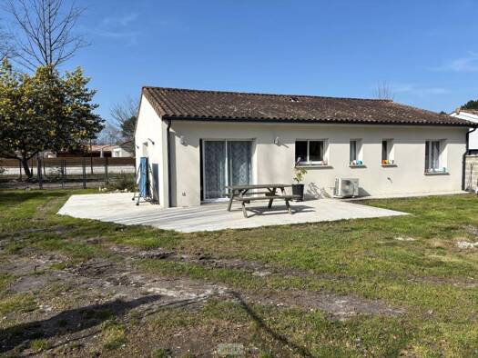 Maison de plain-pied à vendre 364 250 € 4 pièces 3 chambres 103,5 m² 708 m² de terrain Le Pian-Médoc 33290