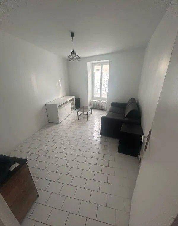 Appartement 1 pièce 26 m² · à Jouy-en-Josas · 26 m² · 790 €