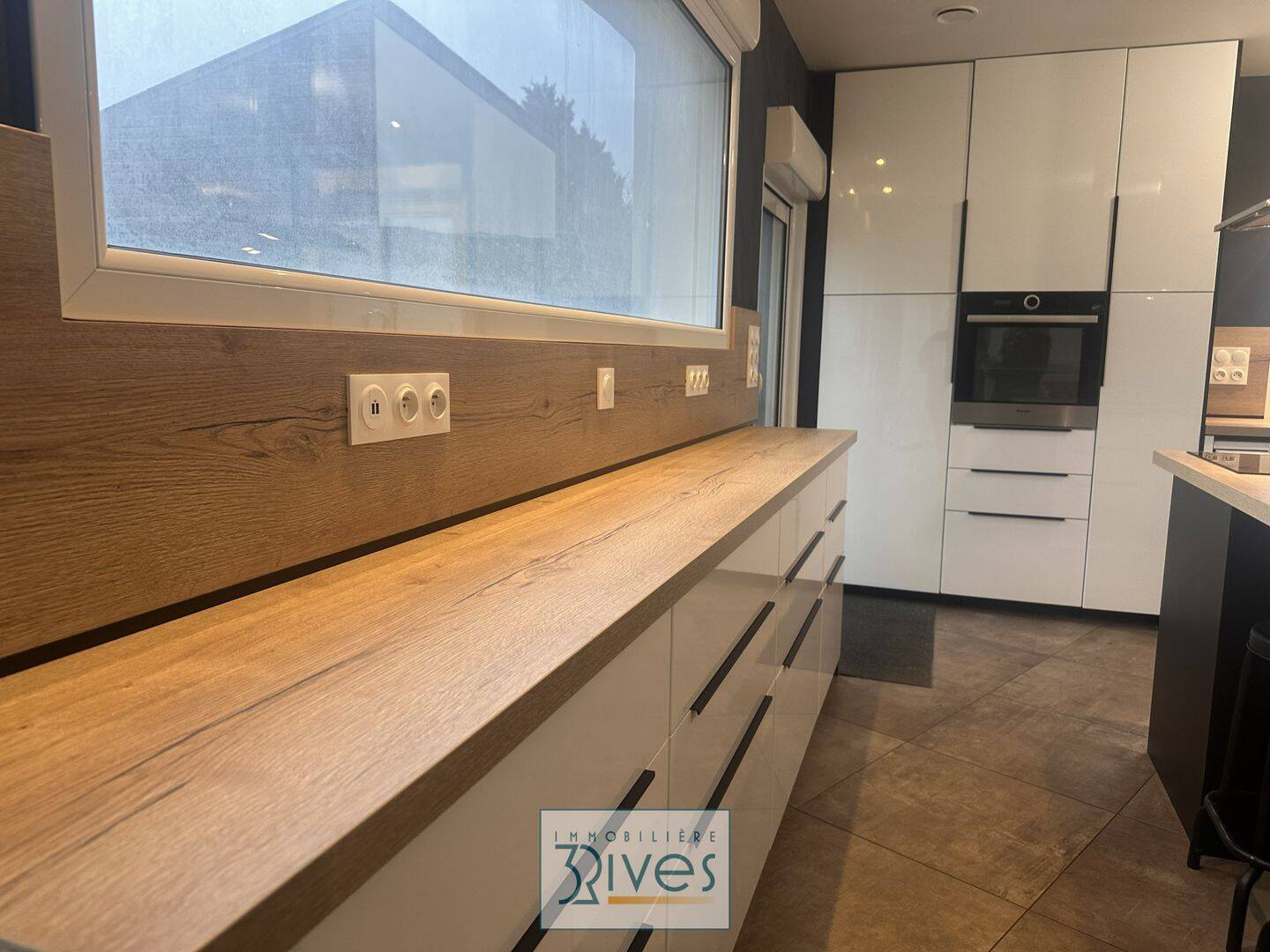 Maison 6 pièces 136 m² · à La Chapelle-Saint-Laud · 136 m² · 299 000 €