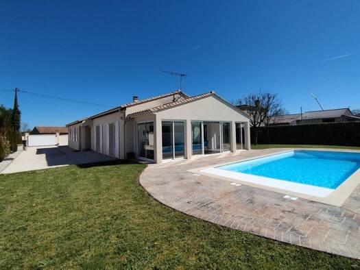 Maison de plain-pied à vendre 344 000 € 6 pièces 4 chambres 137 m² 1 002 m² de terrain Vars 16330