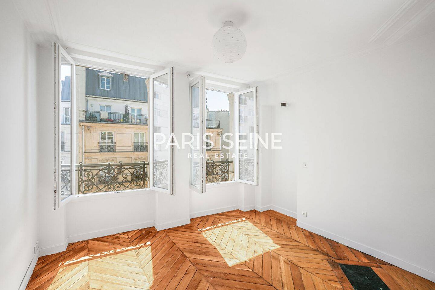 Appartement 2 pièces 32 m² · à Paris 10ème Arrondissement · 31,6 m² · 331 000 €