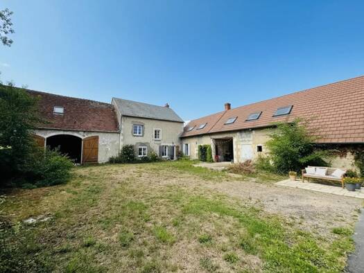 Maison à vendre 154 000 € 8 pièces 3 chambres 135 m² 1 600 m² de terrain Couargues 18300