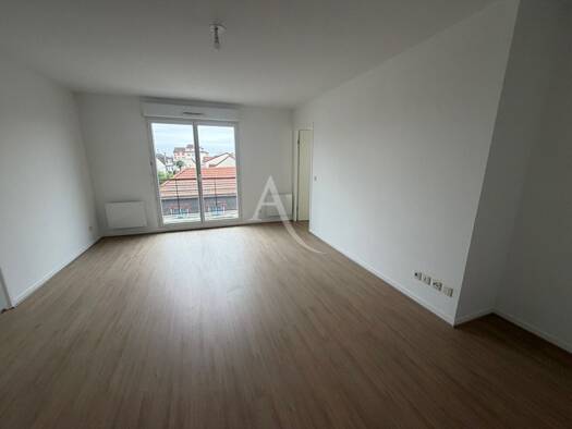 Appartement à louer 950 € 2 pièces 1 chambre 44 m² Étage 2/2 Charles Floquet-Jacques Demolin Le Blanc-Mesnil 93150