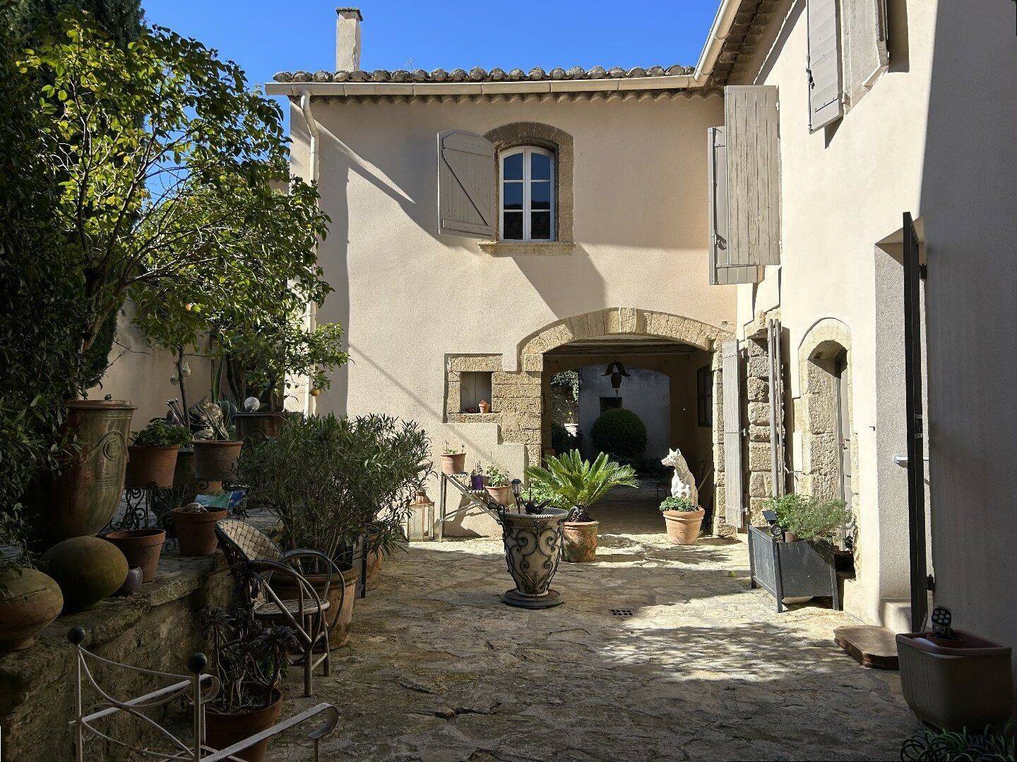 Maison 11 pièces 290 m² · à Robion · 290 m² · 850 000 €