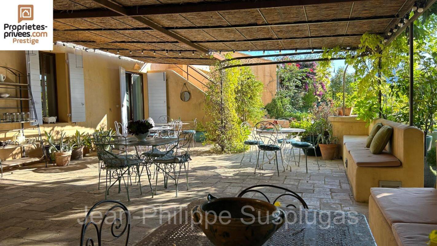 Maison 16 pièces 380 m² · à Saint-Cyr-sur-Mer · 380 m² · 1 850 000 €