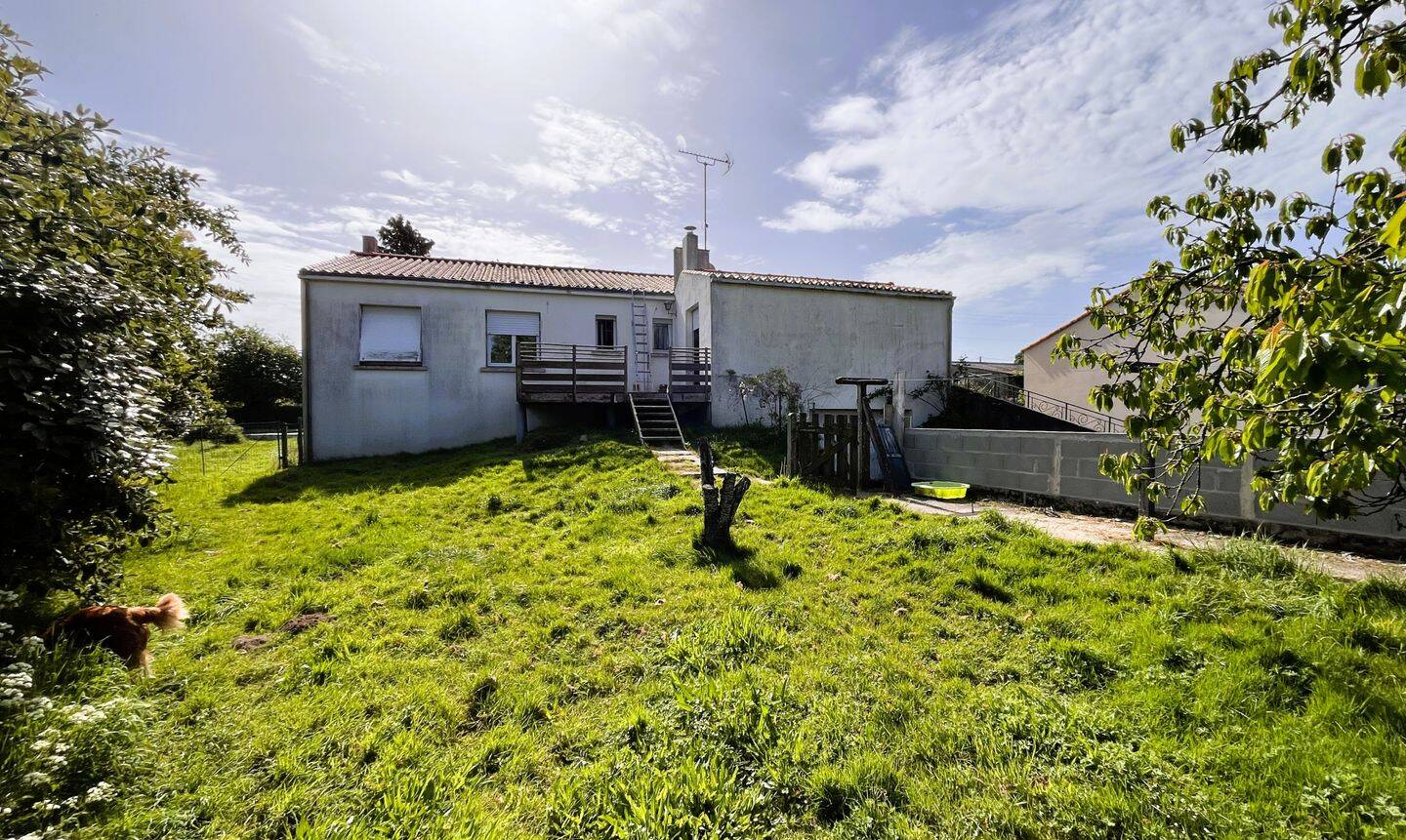 Maison 6 pièces 144 m² · à Saint-Georges-de-Pointindoux · 144 m² · 184 600 €