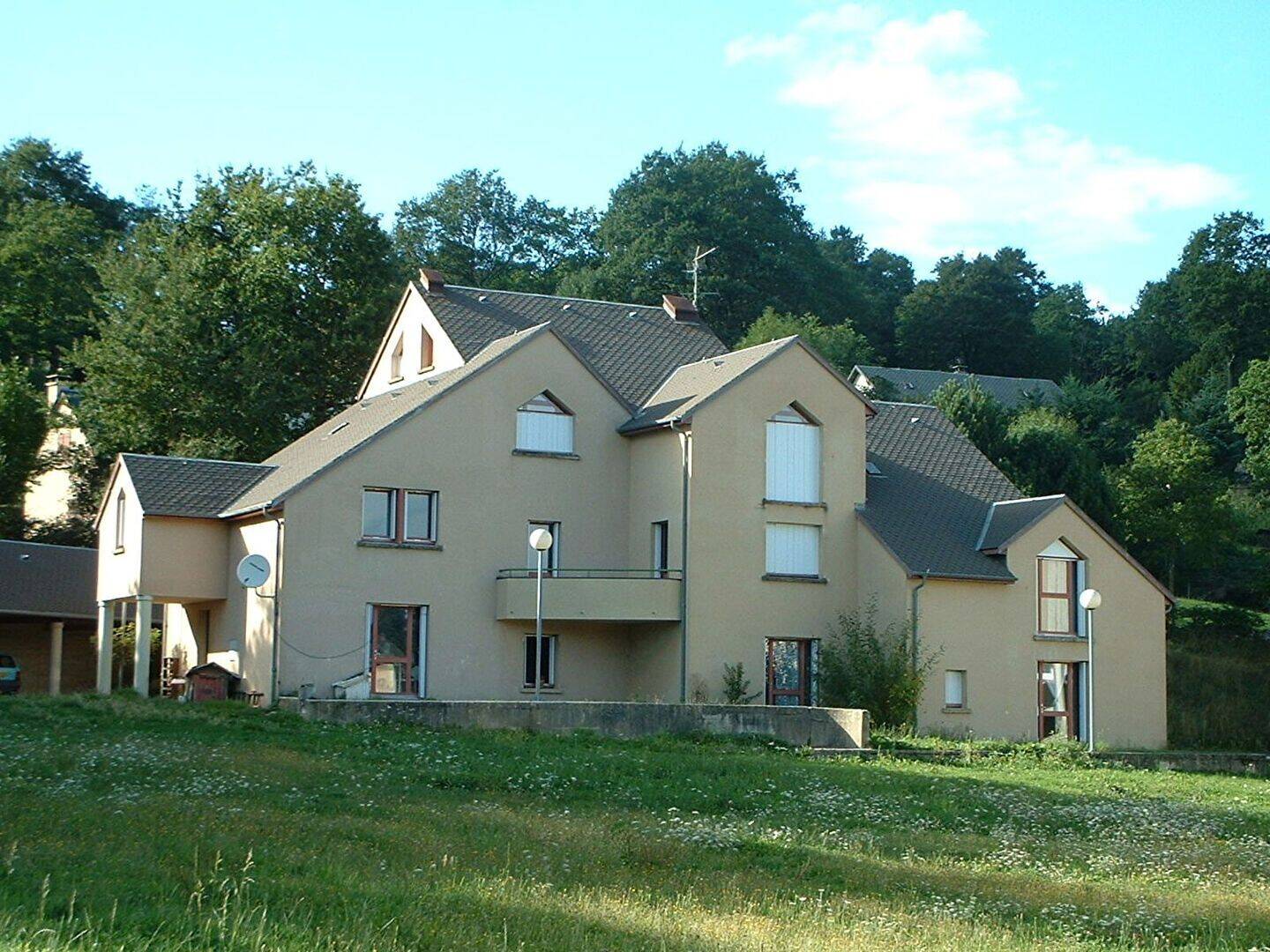 Appartement 4 pièces 86 m² · à Salles-Curan · 85,6 m² · 550 €/mois