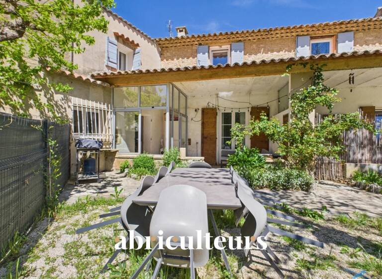 Maison à vendre 320 000 € 3 pièces 2<br/>chambres 78,9 m²<br/>superficie 218 m²<br/>terrain Rognes 13840