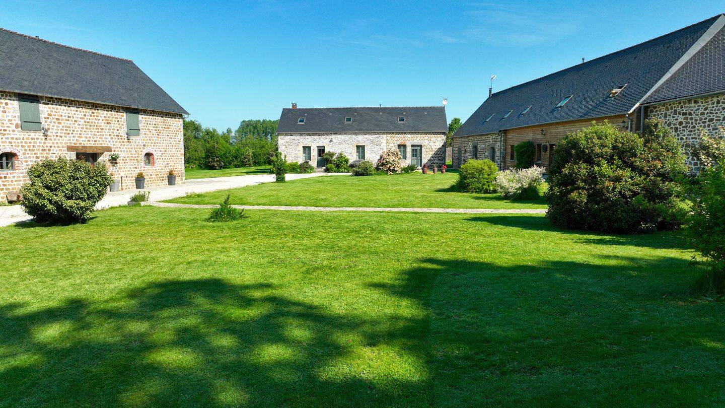 Maison 15 pièces 550 m² · à Rives d'Andaine · 550 m² · 699 500 €