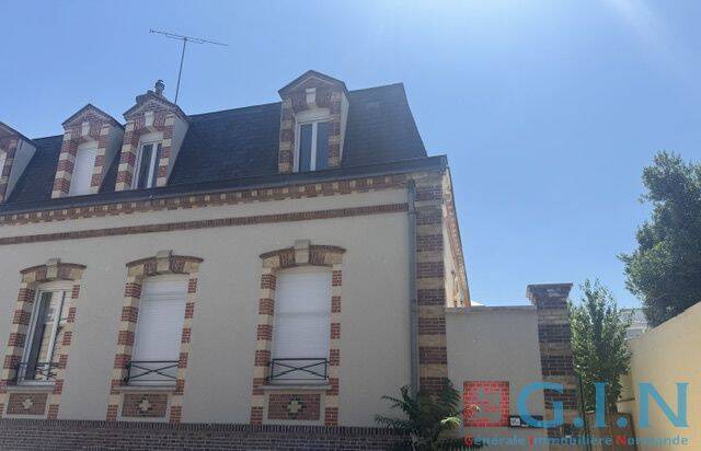 Maison 7 pièces 179 m² · à Chartres · 178,6 m² · 2 350 €