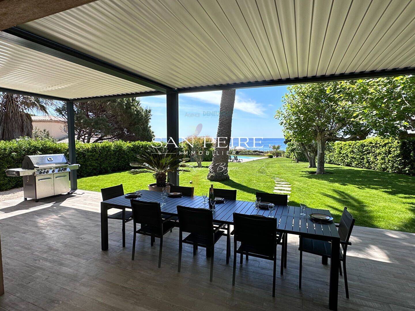 Maison 6 pièces 211 m² · à Roquebrune-sur-Argens · 211 m² · 4 995 €/mois